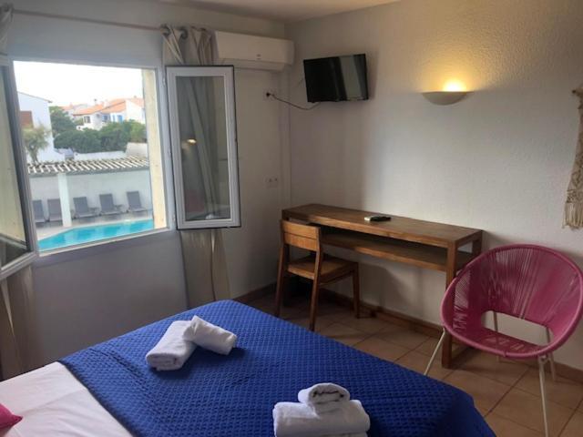 Hotel Le Bleu Marine แซ็งต์-มารี-เดอ-ลา-แมร์ ภายนอก รูปภาพ