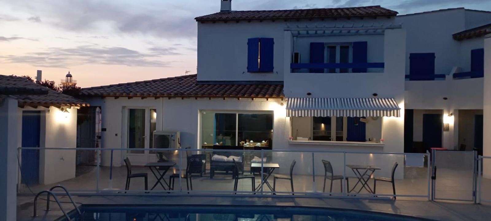 Hotel Le Bleu Marine แซ็งต์-มารี-เดอ-ลา-แมร์ ภายนอก รูปภาพ